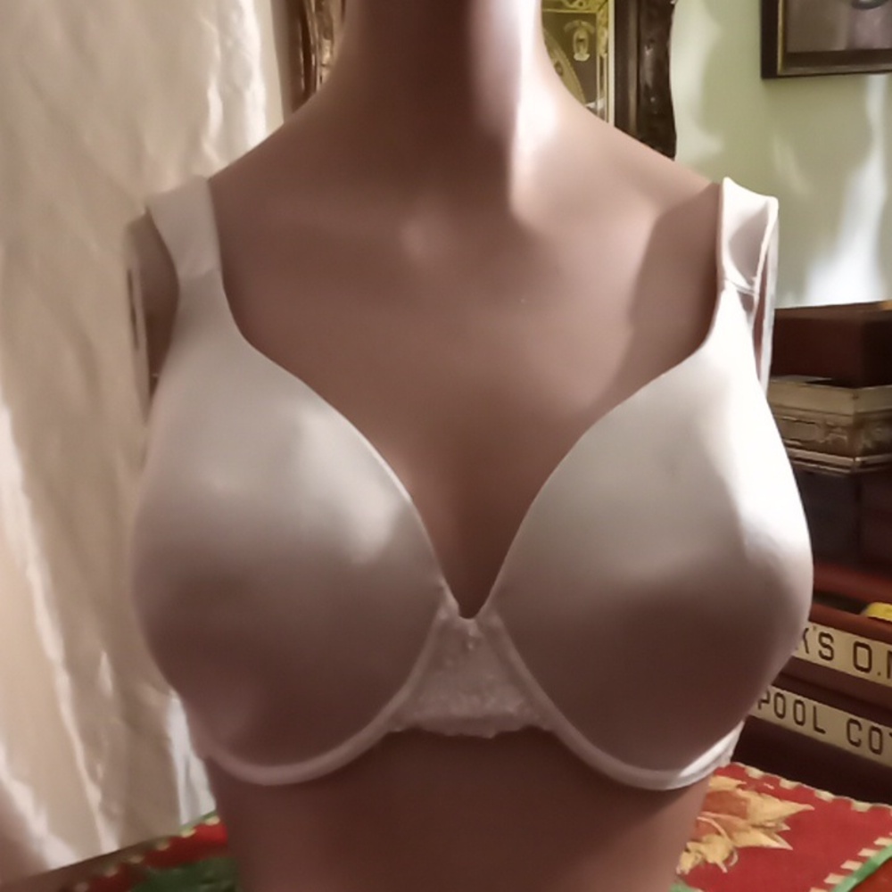 Vanity Fair  Beautiful benefits elegance wired  support nude bra Size 36 D.